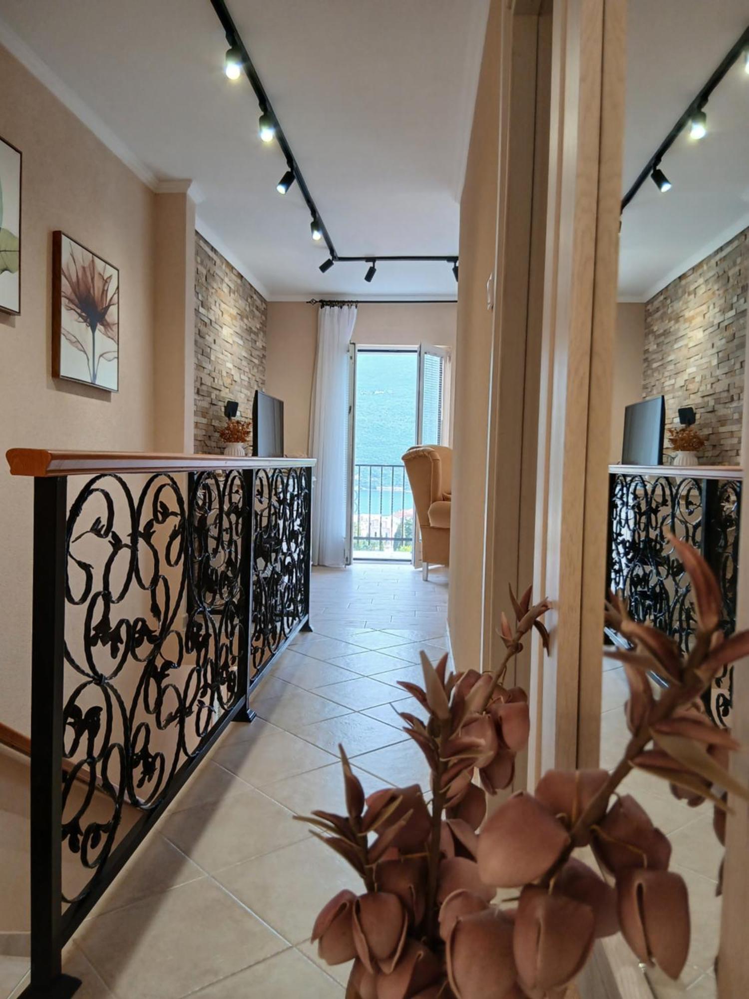 House Hill Star Kumbor Villa ภายนอก รูปภาพ